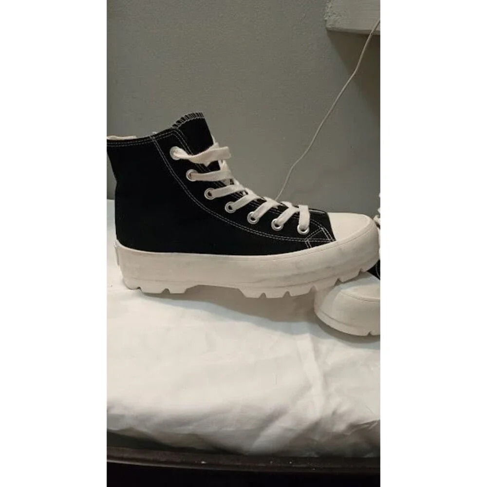 Vespa Z Women’s Shoes – Black/White – Slip‑On Style – Size 7.5